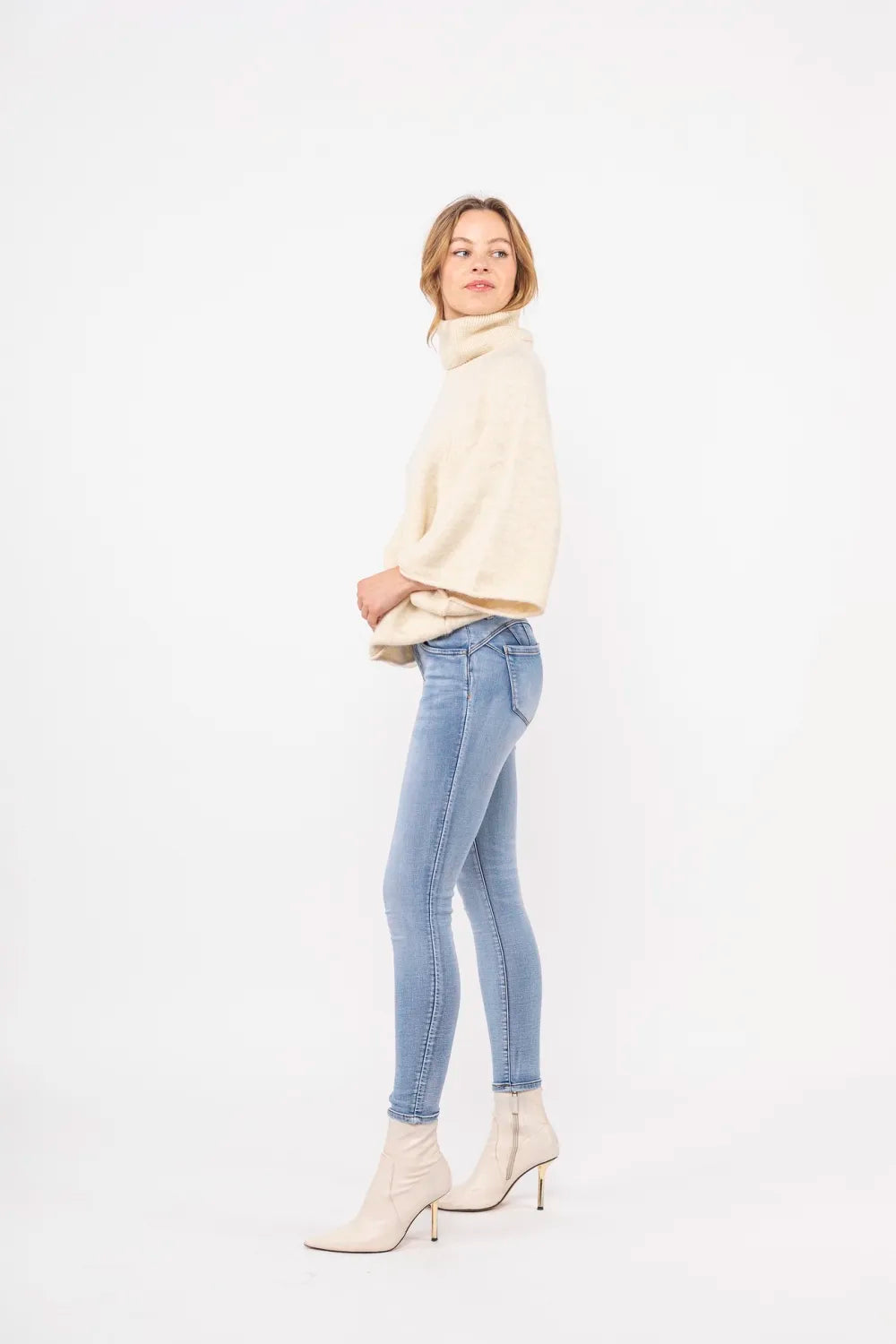 Toxik3 Push-Up Jeans: Enhance your curves with style and sensuality!